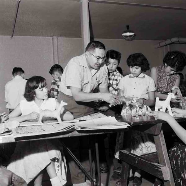 Allan teaching sculpture.