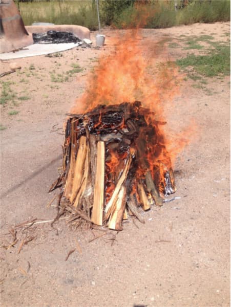 A traditional firing by Dominique Toya. Photo: Dominique Toya.