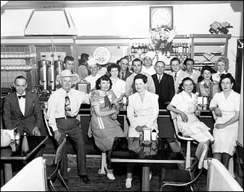 Plaza Cafe Staff in 1947. Dan Razatos and Dan Pomonis are side by side in center. Image: Razatos Family Archive.