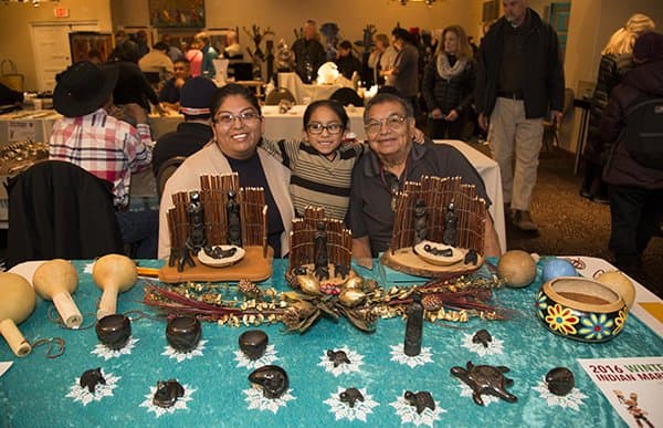 winter-indian-market-la-fonda